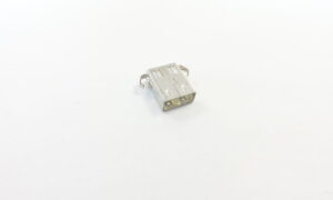 29.車載用USBコネクタ